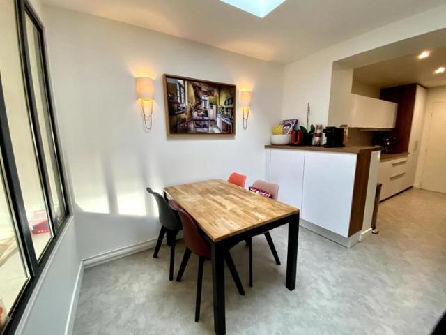 Maison familiale des années 30, généreuse en espace et en confort