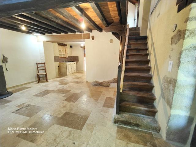 Maison familiale + dépendances à Saint Eloi en Creuse