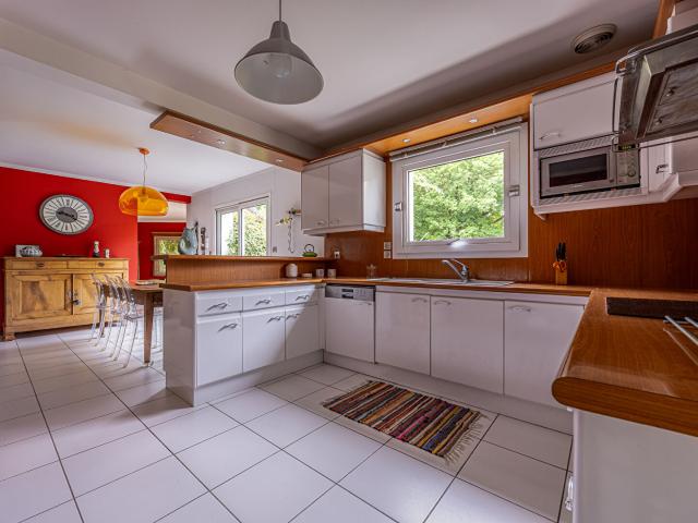 Maison familiale d'exception de 170 m2 avec piscine Secteur recherché de Chauray