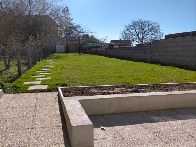 Maison familiale entièrement rénovée avec jardin clos, véranda et garage La Salle de Vihiers