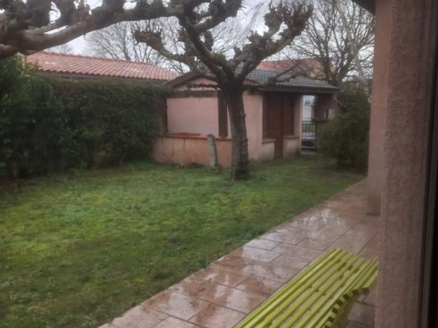 Maison familiale indépendante baignée de lumière avec JARDIN au calme