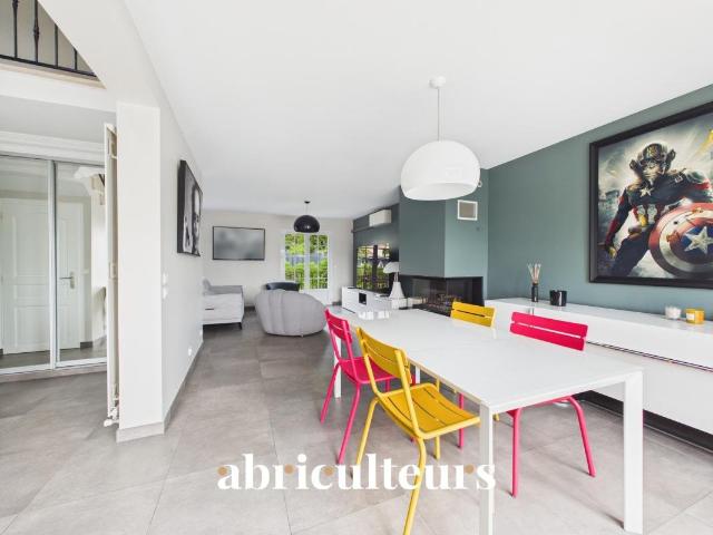 Maison familiale individuelle avec jardin 6 pièces 185 m. 185m² Ormesson sur Marne