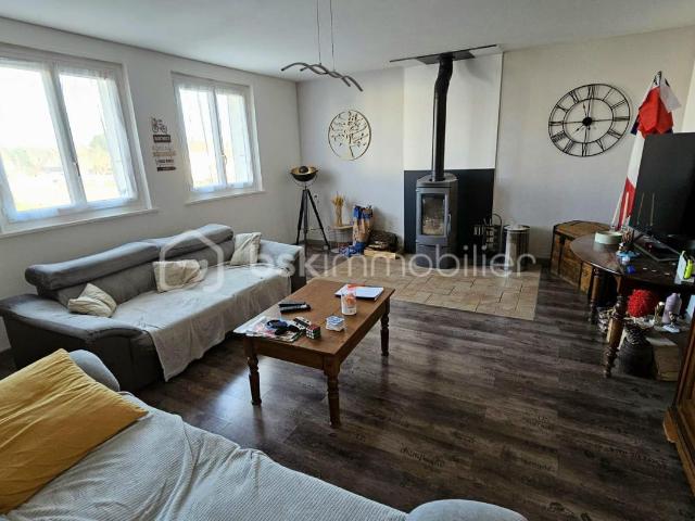 Maison familiale LE COTEAU 5 chambres – 125 m² – Dépendances
