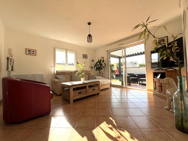 Maison familiale prête à vivre 4 chambres piscine double garage