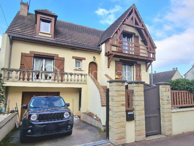 Maison familiale rustique avec grand sous sol et garage – Livry Gargan