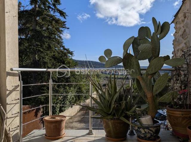 Maison familiale rénovée avec terrasse, grand garage et studio indépendant