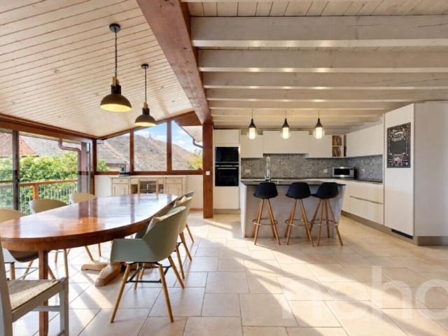 Maison familiale rénovée avec vaste atelier