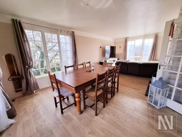 Maison Familiale Rénovée avec Piscine et Vue Imprenable à Aix en Othe!
