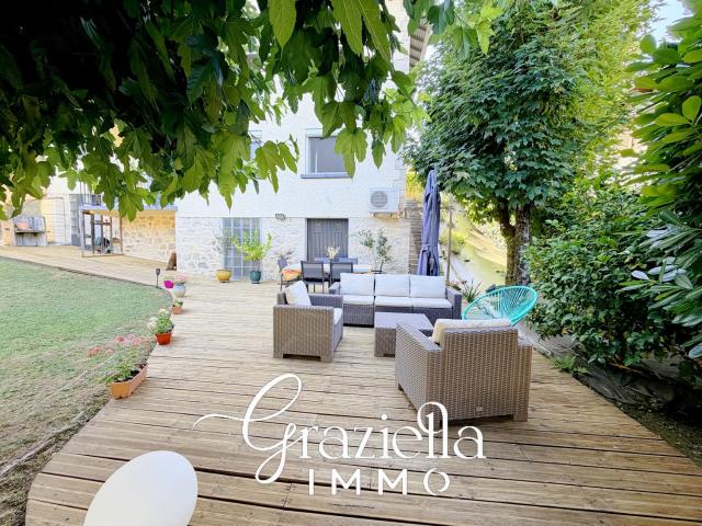 Maison familiale rénovée avec piscine sur parcelle de 978 m2