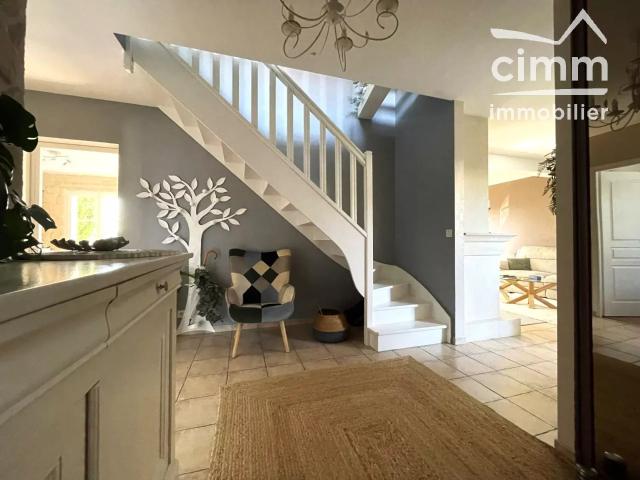 Maison familiale sur 2 200 m² de terrain clos 158m² Crécy La Chapelle