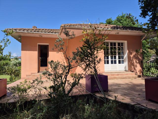 Maison familiale individuelle sur beau terrain arboré à vendre à Tarnos