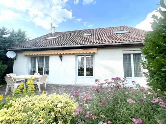 MAISON FAMILIALE SUR SOUS SOL TOTAL ET JARDIN ARBORE