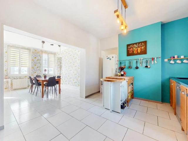 Maison familiale spacieuse et lumineuse de 200m2 à Livarot Pays d'Auge avec 7 chambres et un garage