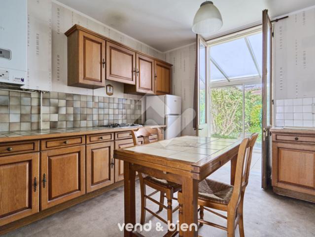 Maison familiale T4 de 96 m2 avec jardin arboré, proche du c