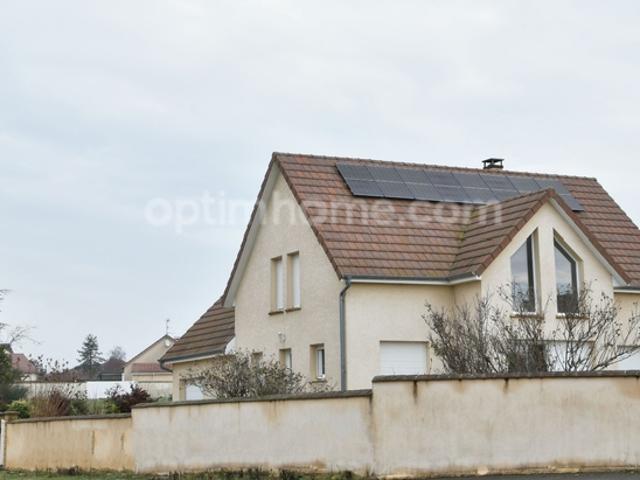 Maison familiale T6 avec terrasse sud ouest et terrain clos – Proche Nuits Saint Georges