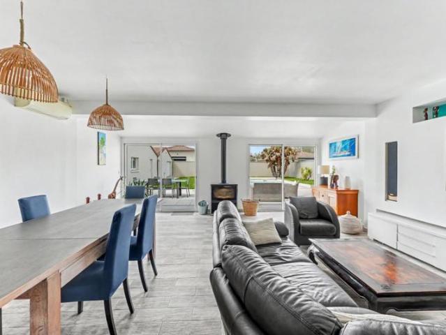 Maison Familiale T6 – 154 m² – Piscine & Dépendance