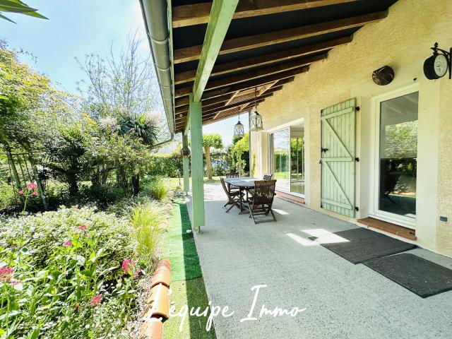 MAISON FAMILIALE T 7 GARAGE JARDIN