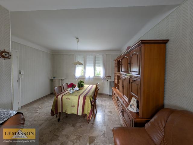 Maison familiale + Terrain à bâtir avec fort potentiel et double accès secteur pavillonnaire calme !