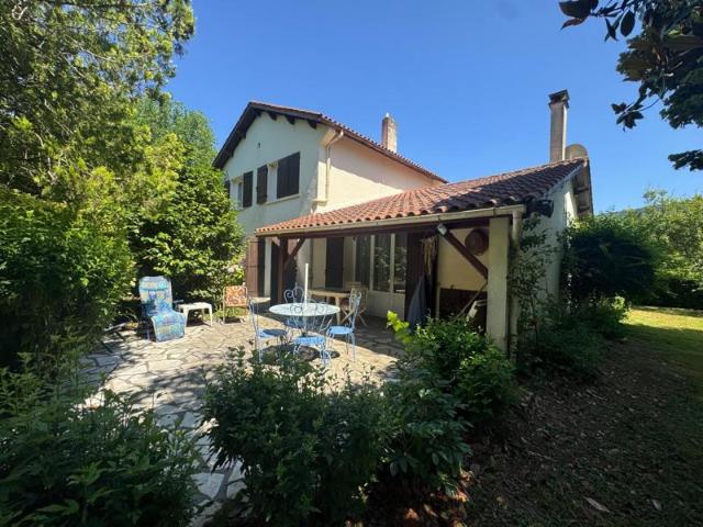 Maison familiale, terrain arboré, 5 chambres