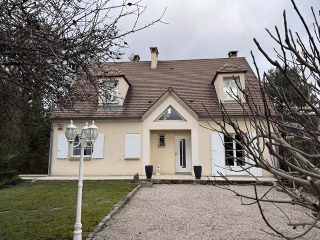 Maison familiale traditionnelle de 8 pièces