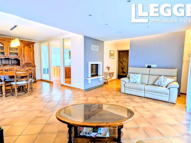 Maison familiale 160 m² – 5 chambres – Sous sol complet – Terrain 2 162 m² – Vue campagne – 15 min de Limoges