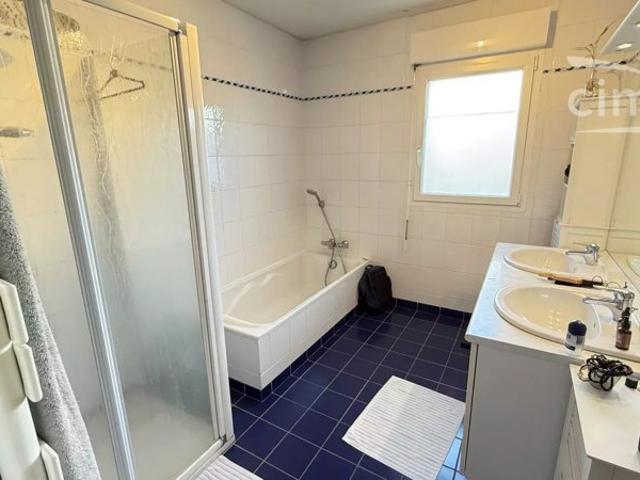 Maison familiale 162 m² – 5 chambres – 2 500 m² de terrain – Loire à pied