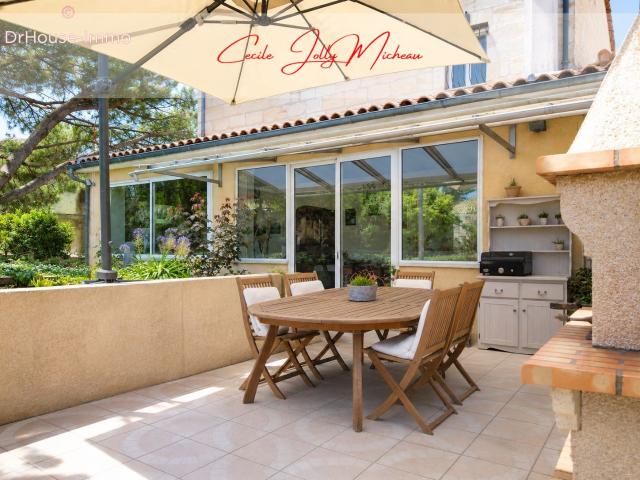 Maison familiale 175 m² habitables Jardin arboré 5 chambres Garage