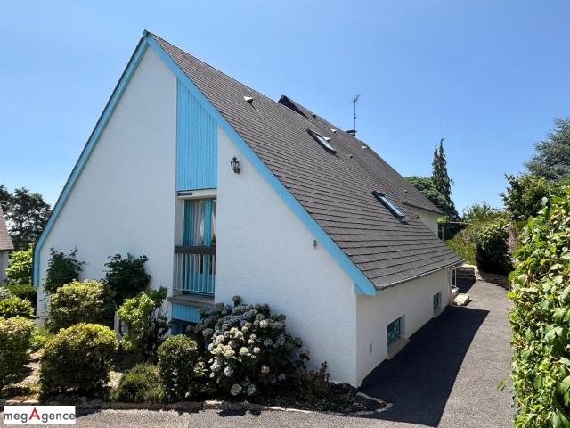 Maison familiale 175 m² – Piscine, jardin paysager et logement indépendant
