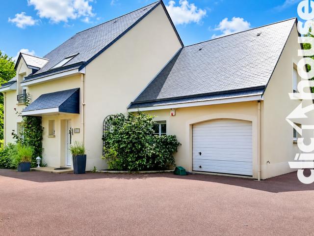 Maison familiale 178 m2 5 chambres avec jardin de 911 m2 et vie de plain pied