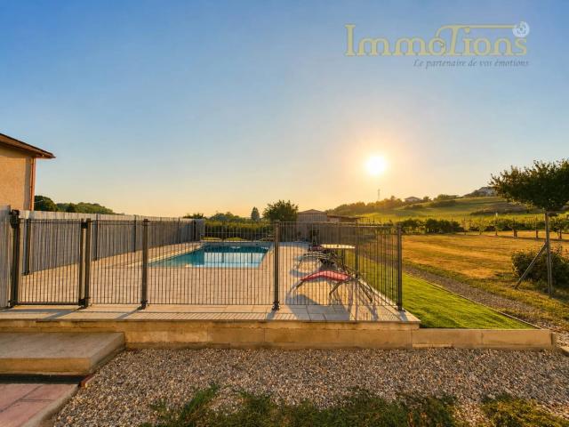 Maison familiale 189 m² avec piscine, garage de 82 m² et vue dég