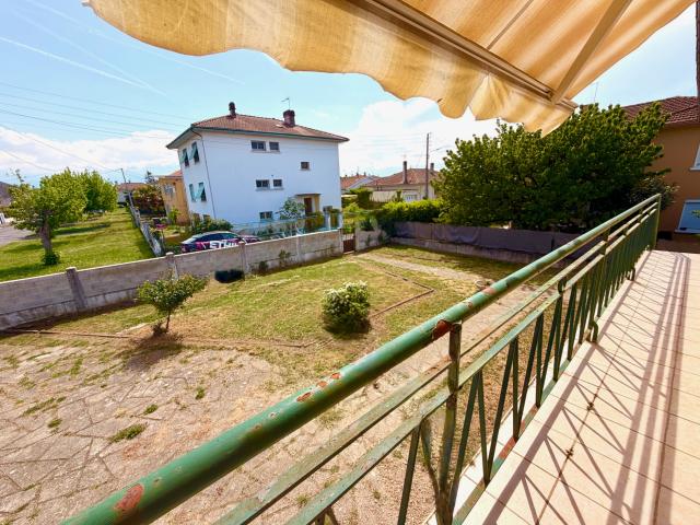 Maison familiale 1960 rénovée Séméac Sous sol géant + 500 m2 de terrain