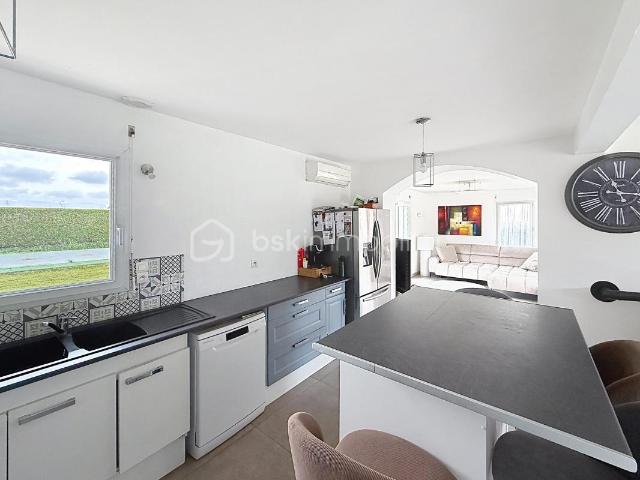 Maison familiale 118 m² avec vie de plain pied et piscine