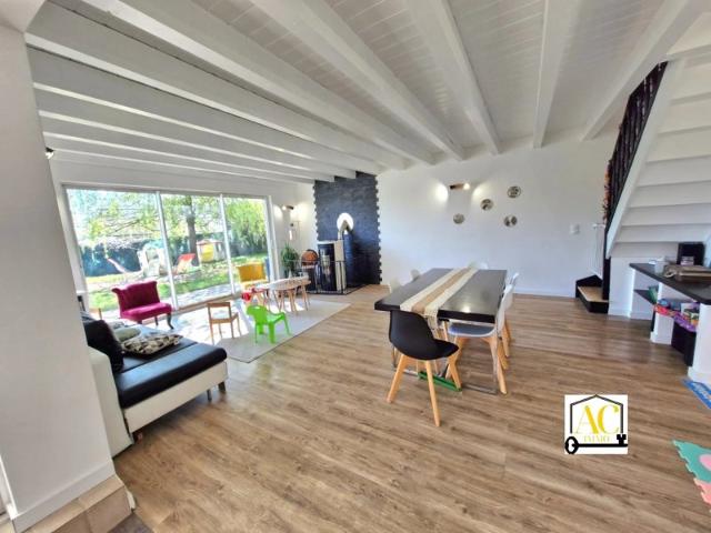 Maison familiale 240 m² – 5 chambres – Piscine – Terrain de 1324 m² – Injoux Génissiat