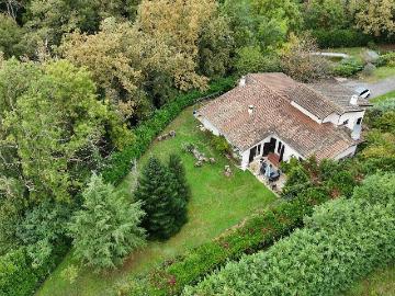 Maison familiale 200 m2 au calme à Saint Pierre la Palud