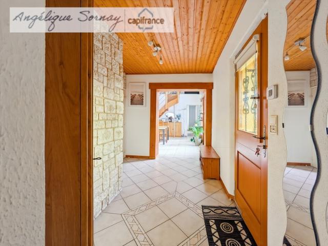 Maison à vendre 8 pièces proche de BLETTERANS 39