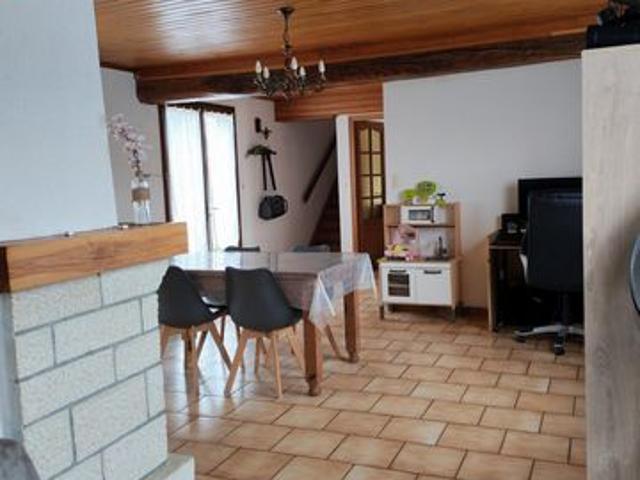 MAISON FAMILIALE