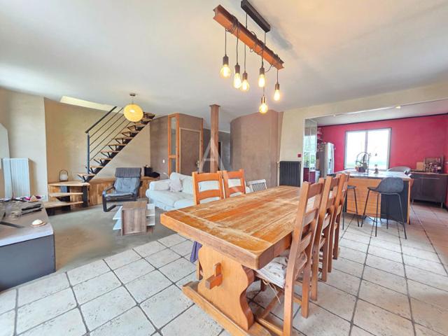 Maison familiale 4 chambres avec dépendance aménagée Sous sol total Terrain clos et arboré