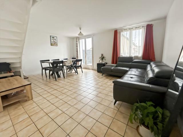 Maison familiale 4 chambres avec garage à Courdimanche