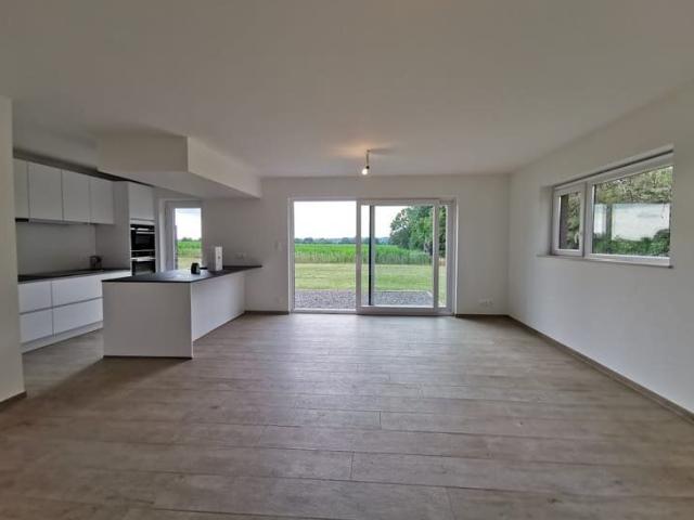 Maison familiale 4 chambres avec grand jardin – Erpent