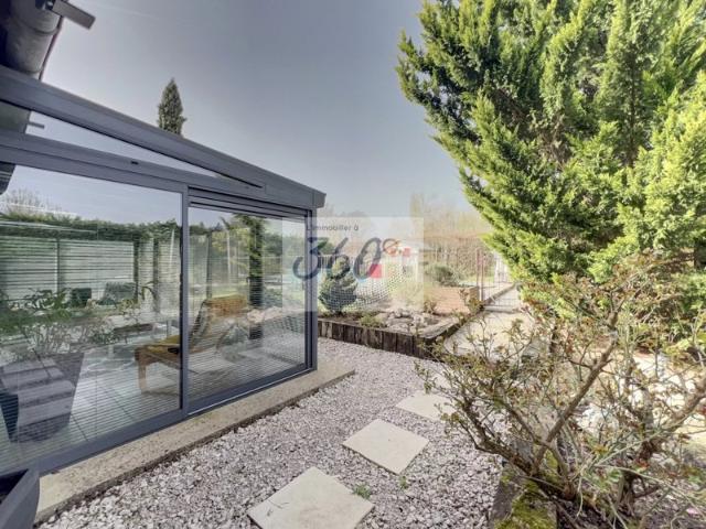 Maison familiale 4 chambres avec piscine