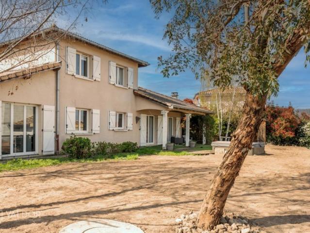 Maison familiale 5 chambres – 144 m² sur 1 100 m² de terrain