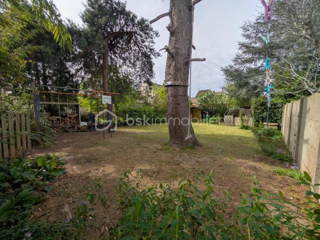Maison familiale 5 chambres avec sous sol total et terrain arboré sans vis à vis
