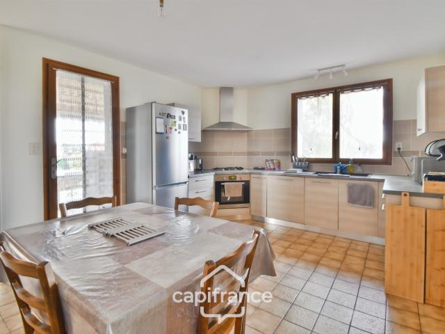 Maison familiale 5 chambres, sous sol complet et terrain arb. 175m² Lons Le Saunier