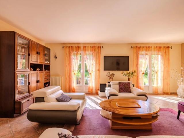 Maison familiale 5 chambres – Terrain arboré de 1 544 m² – Calme absolu