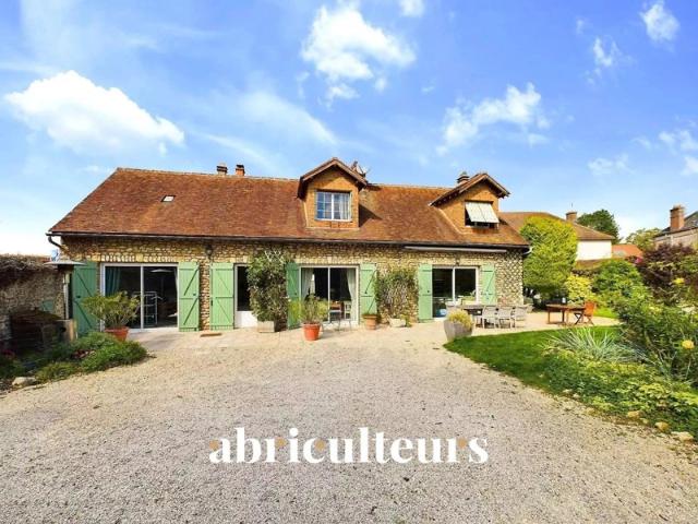 Maison familiale 5 pièces – 188 m² – Saint Symphorien le Château – 349 965 € FAI