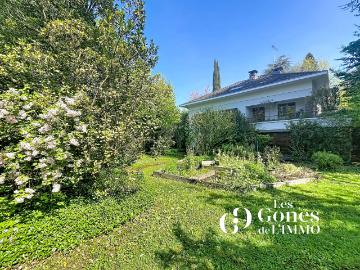 RARE Maison familiale, 6 chambres, jardin paysager et piscine Francheville le Haut