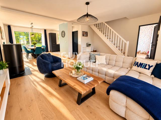 MAISON FAMILIALE 6 PIÈCES AVEC JARDIN, GRANDE TERRASSE ET GARAGE – VILLEVAUDÉ