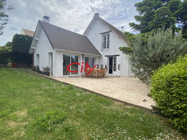 Maison familiale 6 pièces à louer avec dépendance ORGEVAL 78630