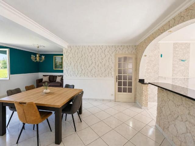 Maison 6 pièces de 187 m² avec appt indép véranda, garages