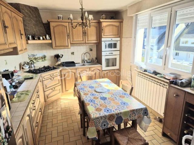 Maison familiale 7 pièces avec sous sol complet – Port en Bessin